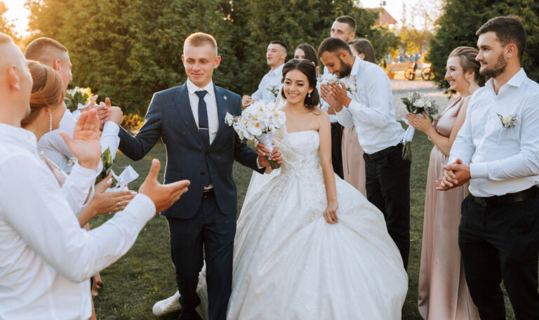 Ex-Frau als Trauzeugin: Serbische Hochzeit geht viral!