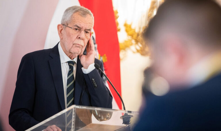 Bundespräsident Van der Bellen greift wieder ein (VIDEO)