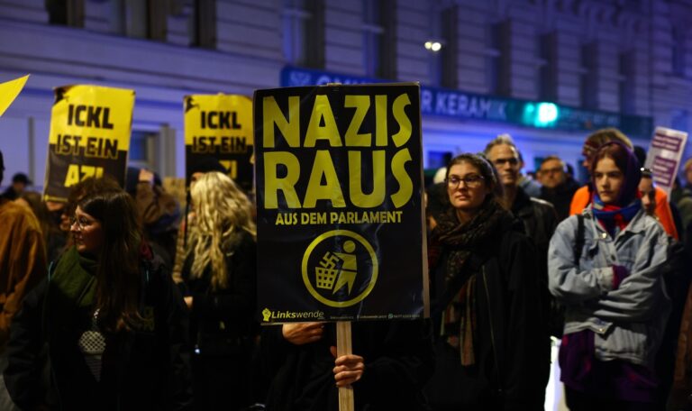 Donnerstagsdemo sorgt heute für Straßensperren und Öffi-Ausfälle