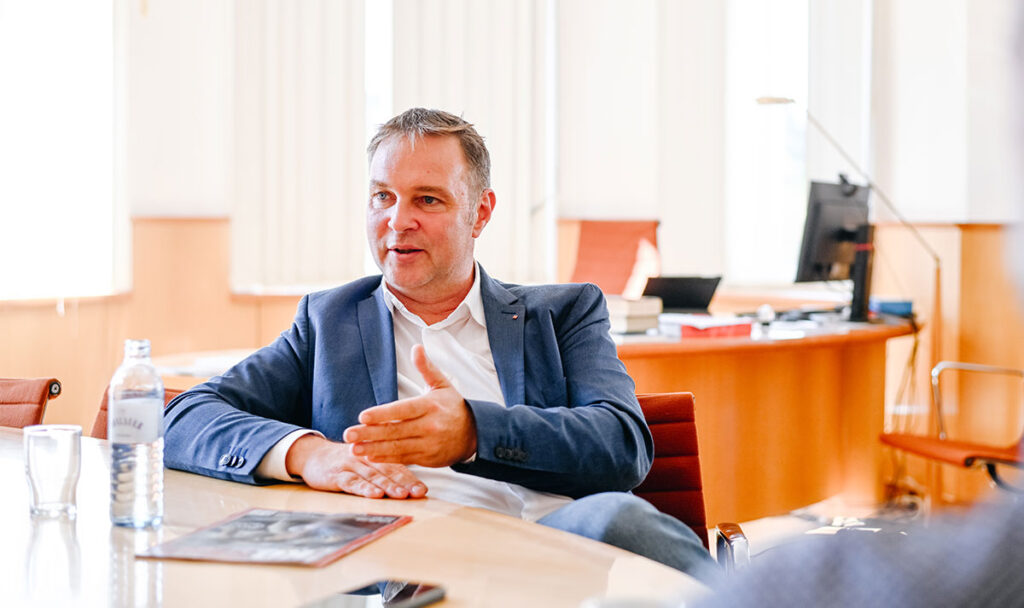 Andreas-Babler-c-Igor_Ripak-interview-kosmo-national-rats-wahl-2024-gespraech