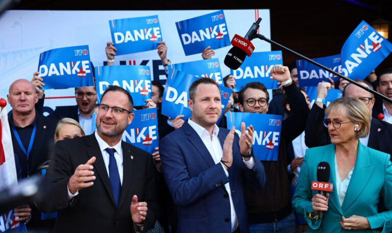 Fast die Hälfte der Stimmen ausgezählt – FPÖ historisch vorne
