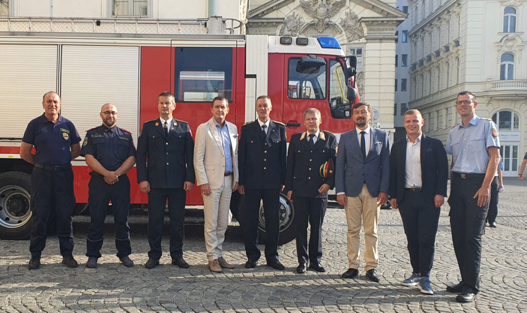 Zwei Feuerwehrfahrzeuge für Sarajevo