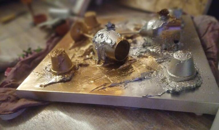 Tatjana Alexandra präsentiert 3D-Installationen aus Gold und Silber