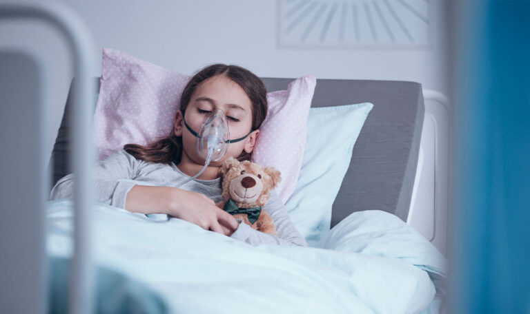 Experten schlagen Alarm: Neue Lungenentzündung bedroht Kinder