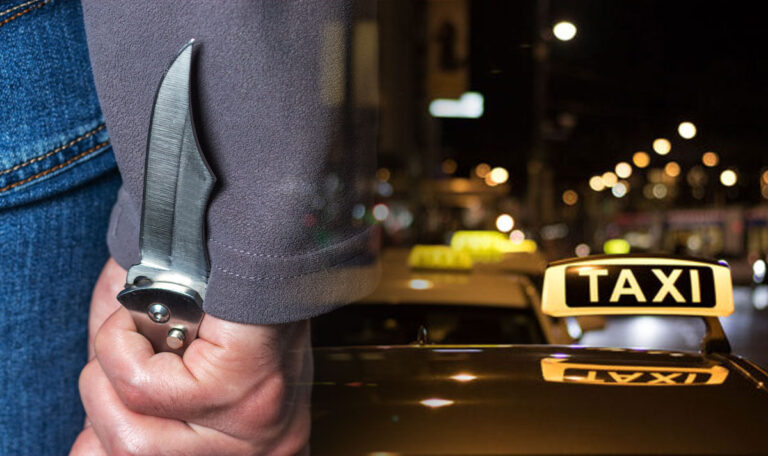Messer-Angriff auf Taxler: Polizei jagt flüchtigen Täter