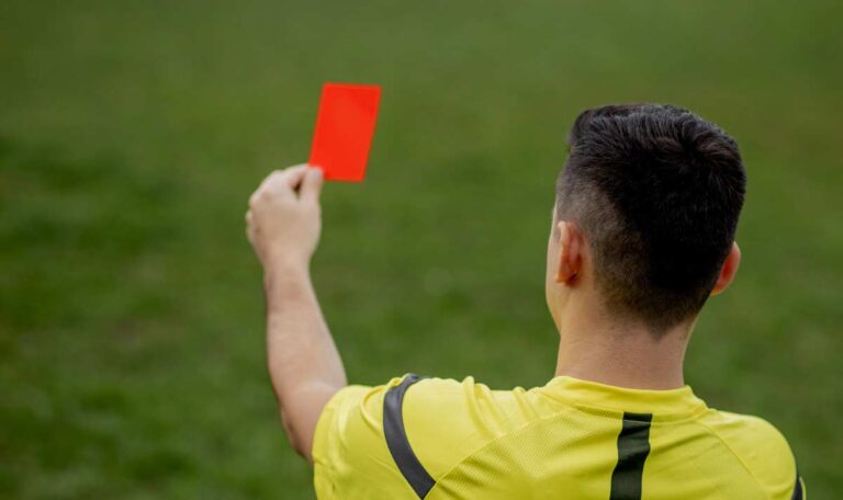 Kopfstoß gegen Schiedsrichter: Wiener Spieler zwei Jahre gesperrt