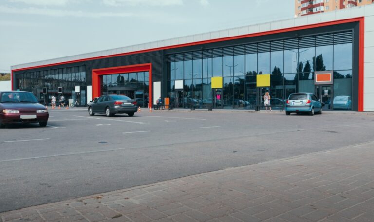 Da li je dozvoljeno parkirati na parkingu supermarketa bez kupovine?