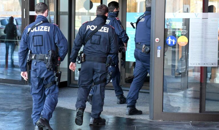 Polizeieinsatz: Zwölfjähriger bricht in Geschäft ein!
