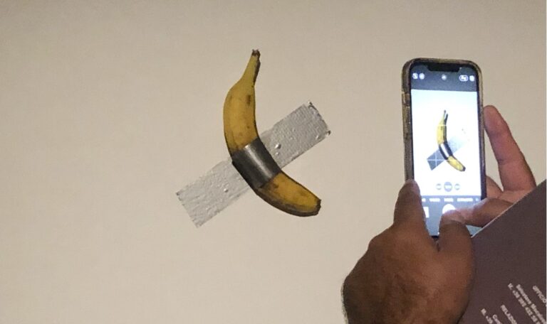 Banane an Wand geklebt: So teuer wird das „Kunstwerk“ geschätzt
