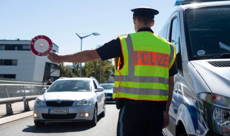 Österreich hält an Grenzkontrollen zu Tschechien und Slowakei fest