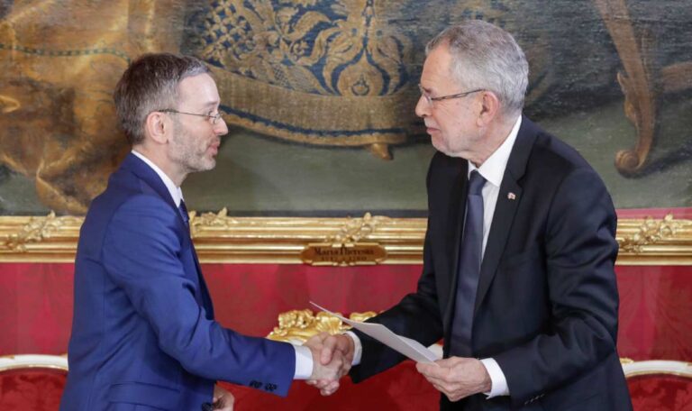 Regierungsbildung? Van der Bellen trifft FPÖ-Chef Kickl in der Hofburg (VIDEO)