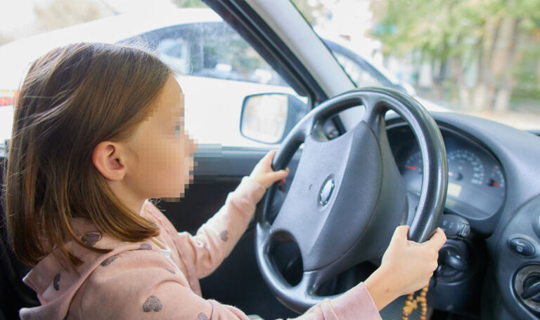 Wollte iPad-Hülle: 8-Jährige fährt alleine einkaufen – mit dem Auto