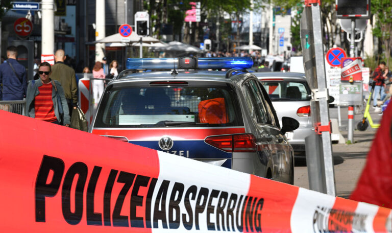 Bombenalarm in Neubaugasse? Polizei sperrt Einkaufsstraße ab!