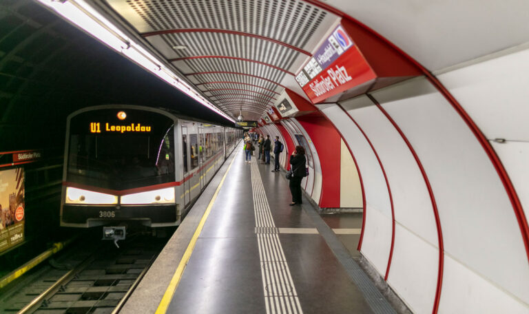 Nach Brand: U1 fährt endlich wieder im Normalbetrieb