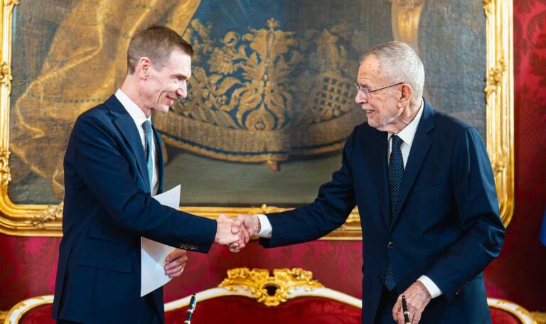 Neuer Finanzminister Mayr ist heute angelobt worden