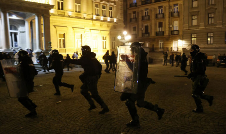 Novi Sad: Friedlicher Protest eskaliert! (VIDEO)