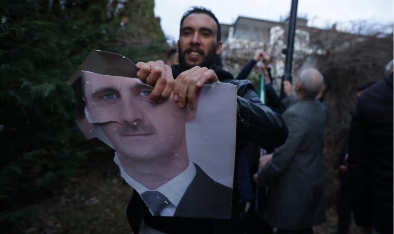 „Asyl gewährt“: Assad per Flugzeug geflüchtet
