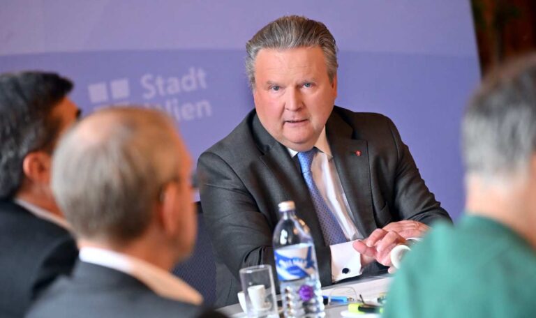 Wiens Bürgermeister kündigt Sparmaßnahmen an: Mindestsicherung gekürzt, 365-Euro-Ticket wackelt