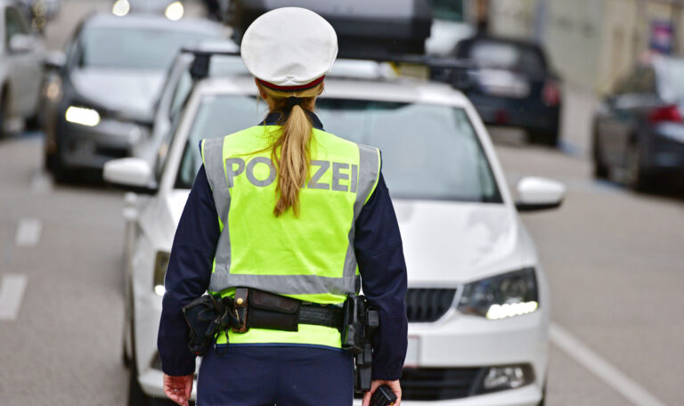 Extreme Temposünder: Autos beschlagnahmt nach 190 km/h-Raserei