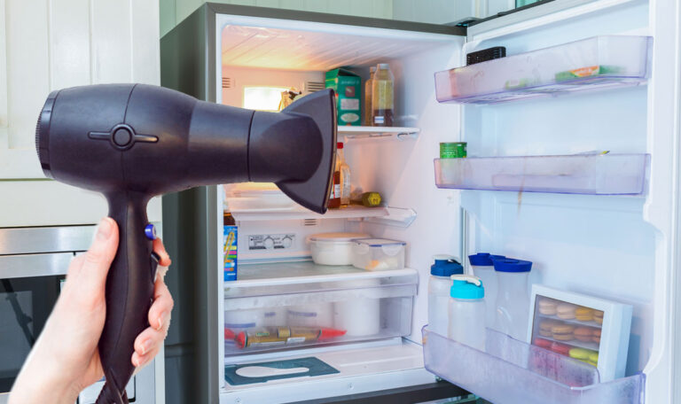 Darum solltet ihr euren Kühlschrank regelmäßig föhnen!