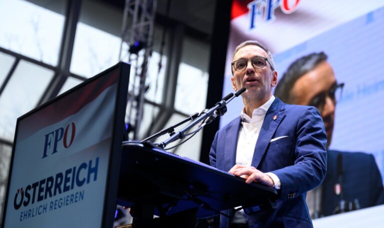 „Blaue Welle“: Kickl jubelt über Ergebnis in Niederösterreich