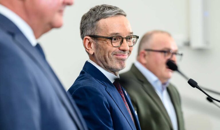 Stocker lehnt FPÖ-Angebot um Ministerien als „völlig inakzeptabel“ ab