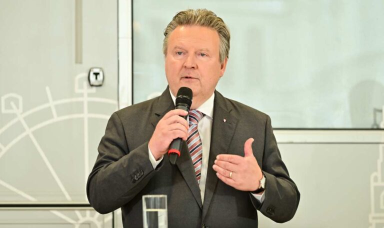 Erneut Bürgermeister: DAS verspricht Ludwig in seiner Antrittsrede