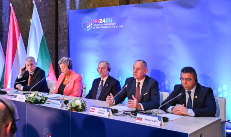 EU-Innenminister verhandeln über Rückführung von Migranten