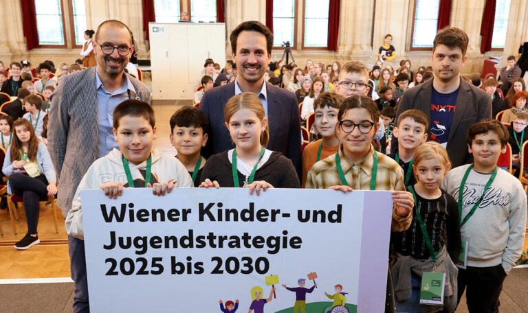 Das Kinder- und Jugendparlament trifft auf die Stadtpolitik im Rathaus