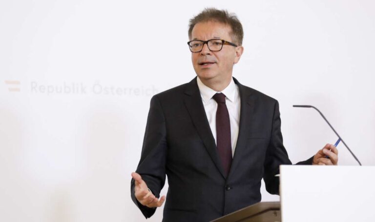 Ex-Gesundheitsminister Anschober droht Facebook-Usern mit Klage