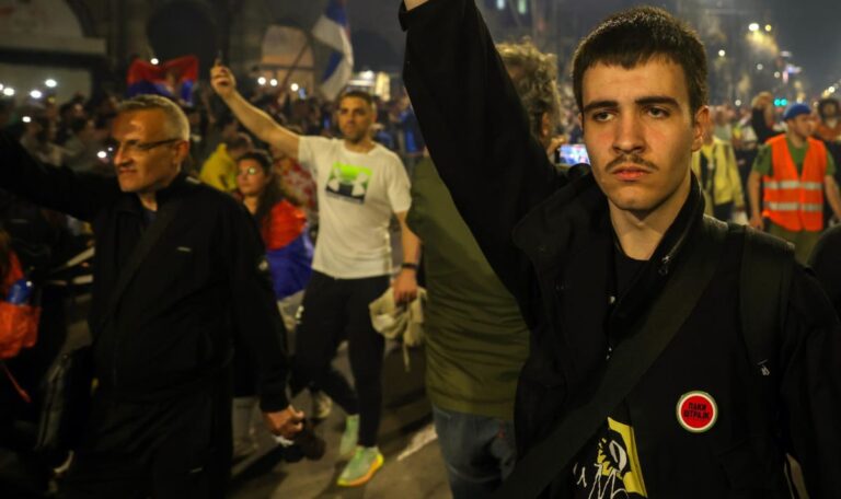Schwarze Kapuzen in Belgrad: Geheimnisvolle Gruppen beunruhigen Bürger