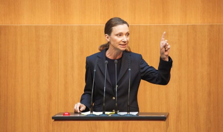 Ukraine-Konflikt: FPÖ wirft Regierung Brüssel-Hörigkeit vor