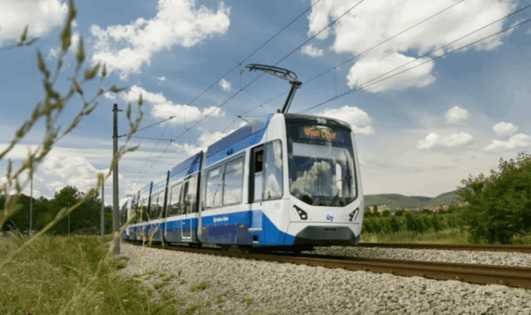 Horror-Unfall: Badner-Bahn erfasst Mann