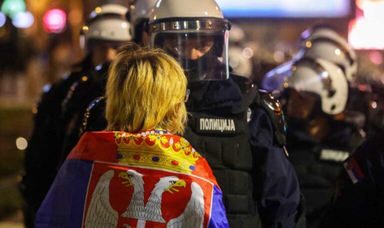 Proteste in Belgrad: Neue Beweise zum Einsatz von „Schallkanonen“ aufgetaucht