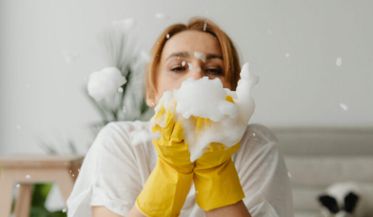 Polstermöbel Frühjahrsputz: Sofa, Matratze und Co. richtig reinigen und pflegen