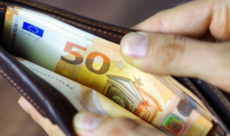 Ab April: So viele Bürger bekommen mehr Geld in die Pensionskasse