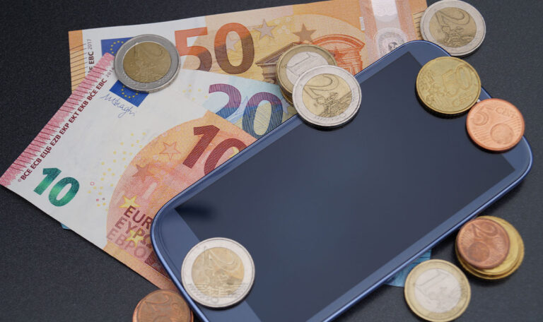 Preis-Schock: Internet und Handy werden ab April teurer