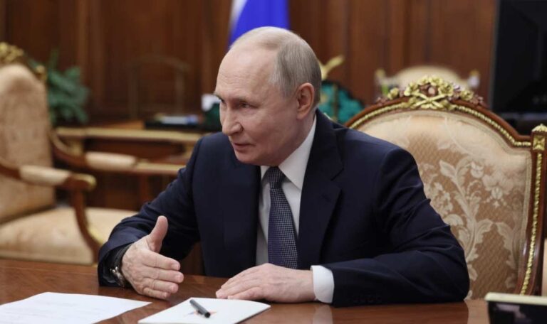 Putin: „Entweder sie ergeben sich, oder sie werden sterben“