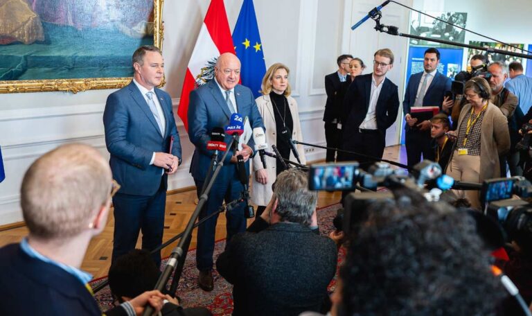 25 Milliarden Euro fehlen: Regierungsklausur fordert Sparpaket gegen Finanzlücke