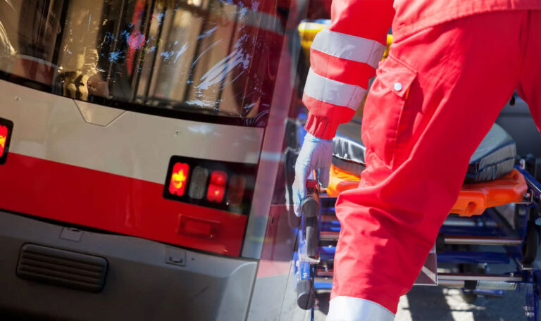 Notbremsung in Favoriten: Straßenbahn verletzt Mann