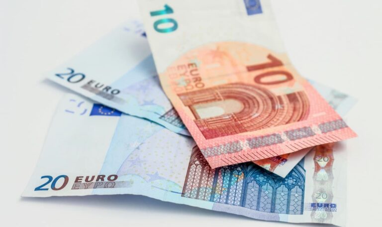 Ab April: Diese Mitarbeiter bekommen drei Prozent mehr Gehalt