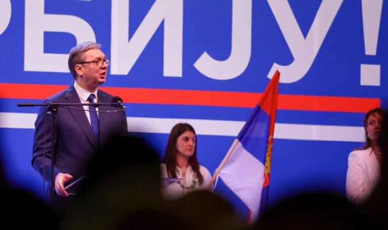 Kundgebung von Vucic in Belgrad – mit Auftritt von Dodik (FOTOS)