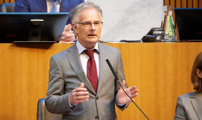 Jeder Euro zählt“ – Finanzminister blockiert Trinkgeld-Befreiung