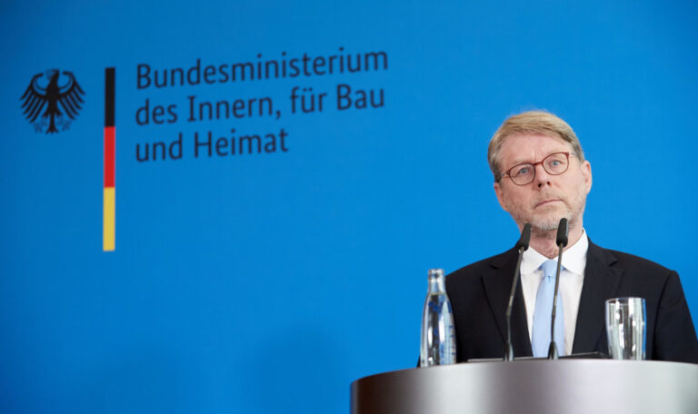 Deutschland denkt über Abschaffung des Asylrechts nach
