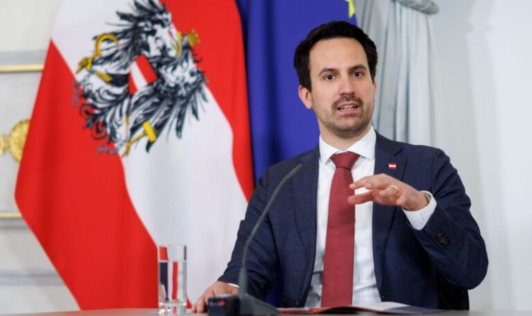 Wiederkehr zu Strafen für „integrationsunwillige Eltern“: „Mit rascher Umsetzung ist nicht zu rechnen