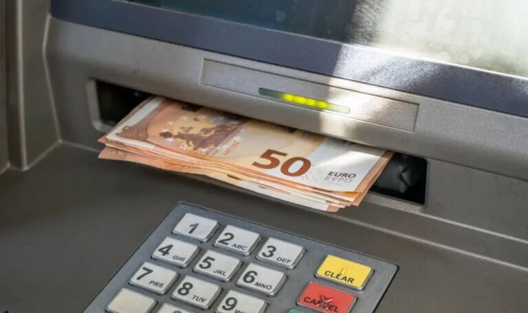 Kreditgebühren illegal kassiert – Jetzt holen sich Kunden ihr Geld zurück