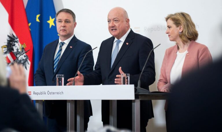 FPÖ bei 33 Prozent – Dreierkoalition versinkt im Umfrage-Tief