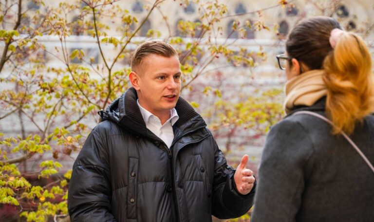 Durch das Rathaus mit Denis Šakić: Ein Blick auf Wien und die SPÖ-Politik