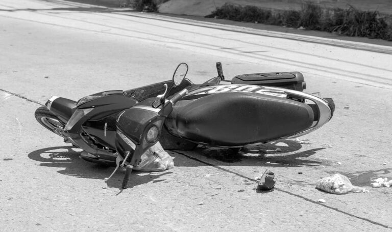 Schock auf Johnstraße: Motorradfahrer stirbt bei Unfall