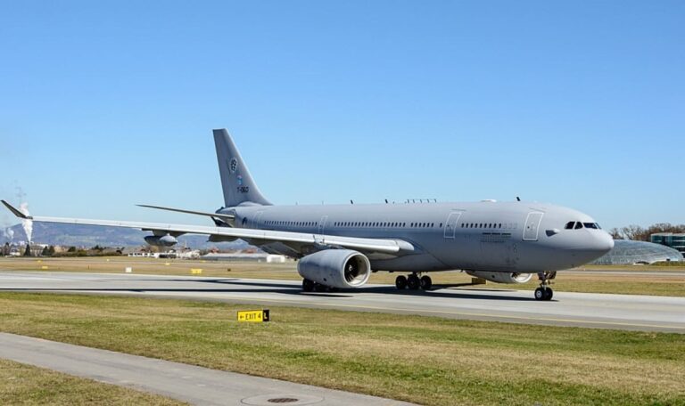 Militärflüge über Österreich: NATO-Airbus landet in Wien